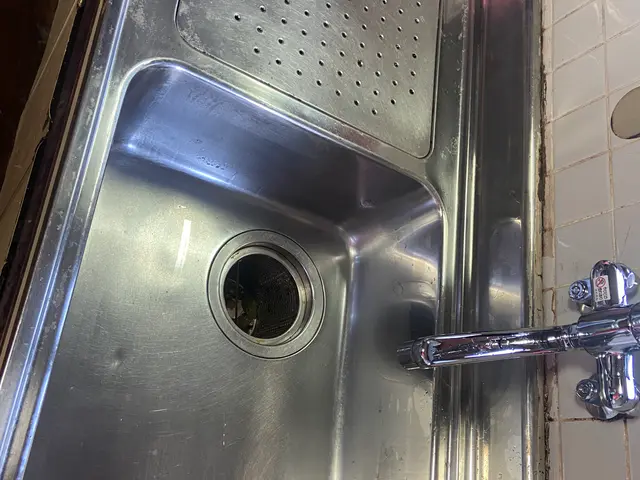 専用の薬剤と特殊研磨技術でピカピカにします！サービスの画像