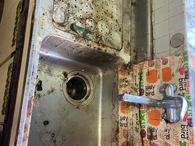 専用の薬剤と特殊研磨技術でピカピカにします！サービスの画像