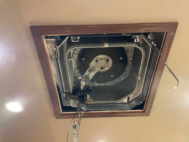 分解洗浄で内部の油、埃、カビ、ドレンホースの内部の汚れまで徹底洗浄♩サービスの画像