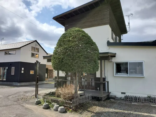 高木剪定、危険木の伐採も賜ります！他店で断られた件も気軽にご相談くださいませ。サービスの画像