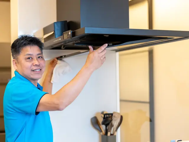 丁寧な作業と分解レベルが人気の理由！仕上げコートのサービス中。サービスの画像