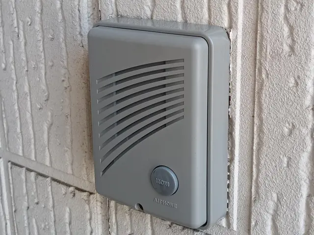 現在ついてるインターフォンドアホンの故障や交換でカメラ付きにも交換可能サービスの画像