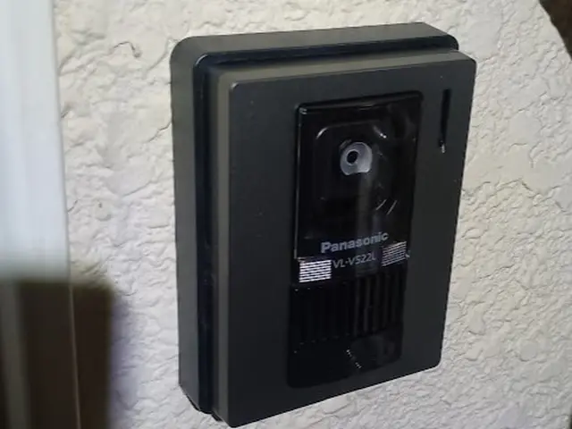 現在ついてるインターフォンドアホンの故障や交換でカメラ付きにも交換可能サービスの画像