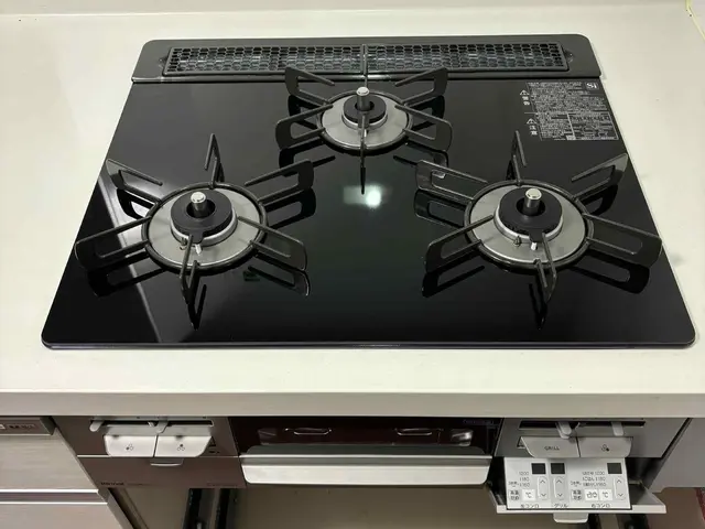 ガス機器設置スペシャリスト資格者がコンロ交換致しますので安心！レンジフードも可！サービスの画像