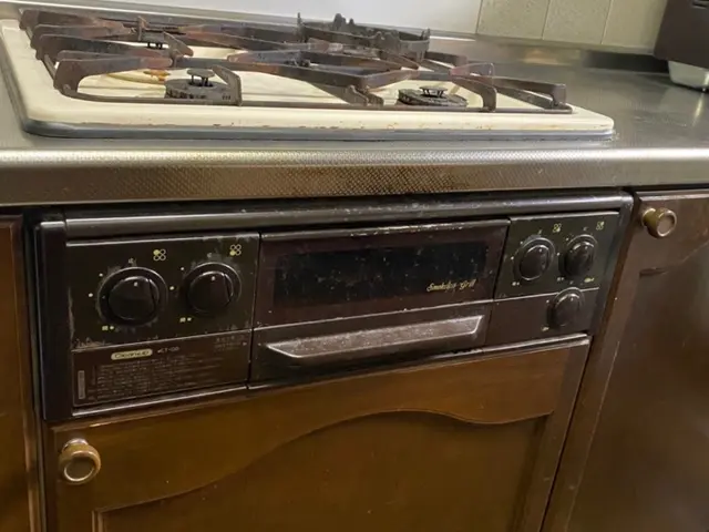 ガス機器設置スペシャリスト資格者がコンロ交換致しますので安心！レンジフードも可！サービスの画像