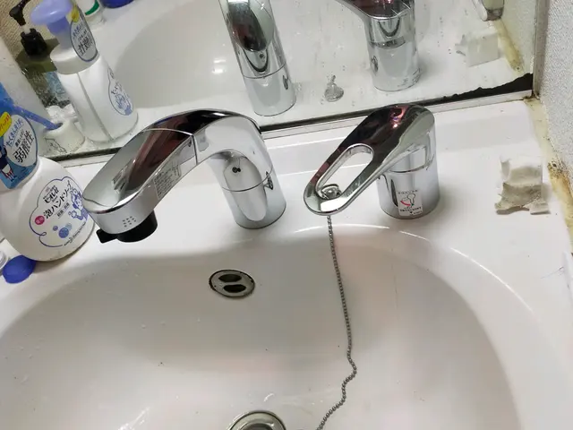 ネット等で購入した水栓器具取り替え致します。商品手配も可能です。サービスの画像