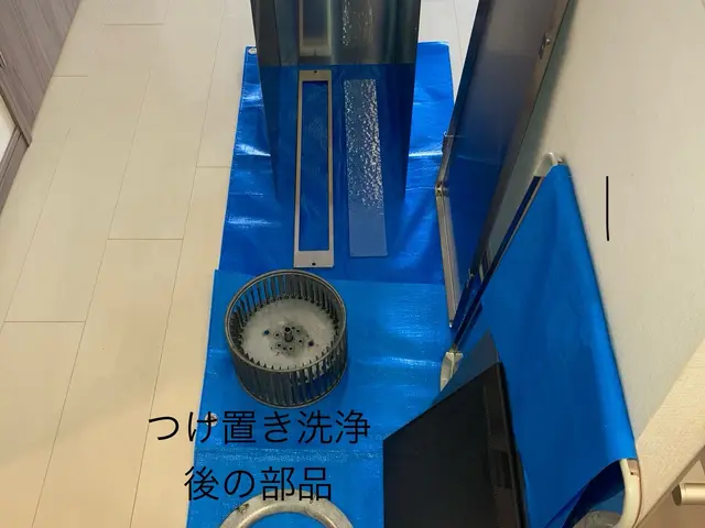 つけ置き洗浄で汚れスッキリ！レンジフードまわりの壁洗浄無料！店長がご訪問(^^♪サービスの画像