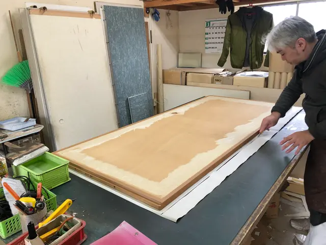 経験豊かな職人が全て自社で生産加工しております。両面貼りの場合はお得になります。サービスの画像