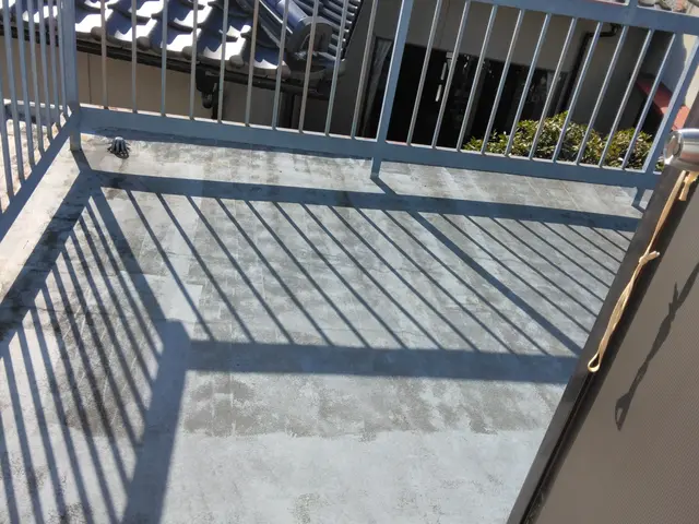 ベランダ、バルコニー、手すり、ウッドデッキなんでもご相談ください。高圧洗浄OK。サービスの画像