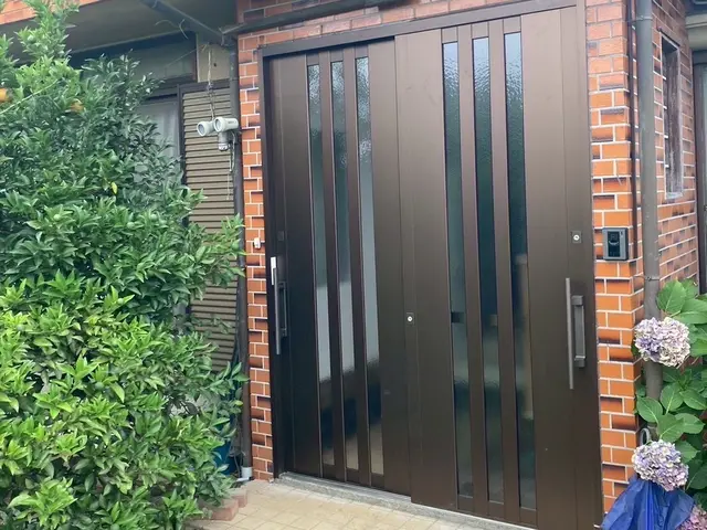 玄関ドア交換サービスの画像