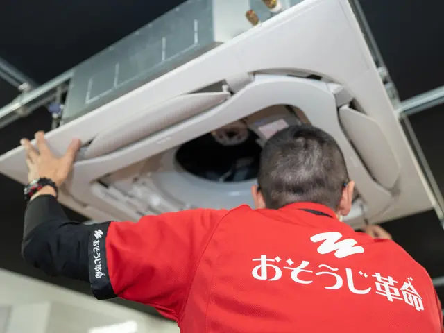 夫婦で安心対応！天井埋め込み型エアコンサービスの画像