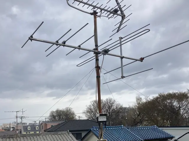 ★屋根上作業や処分も含めてこの価格★ベランダのBSアンテナ撤去は¥12,000-サービスの画像