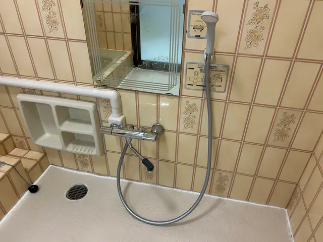 「水漏れの不安ゼロへ。迅速対応から修理まで自社一括施工」水漏れ修理サービスの画像