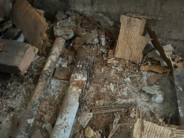 「水漏れの不安ゼロへ。迅速対応から修理まで自社一括施工」水漏れ修理サービスの画像