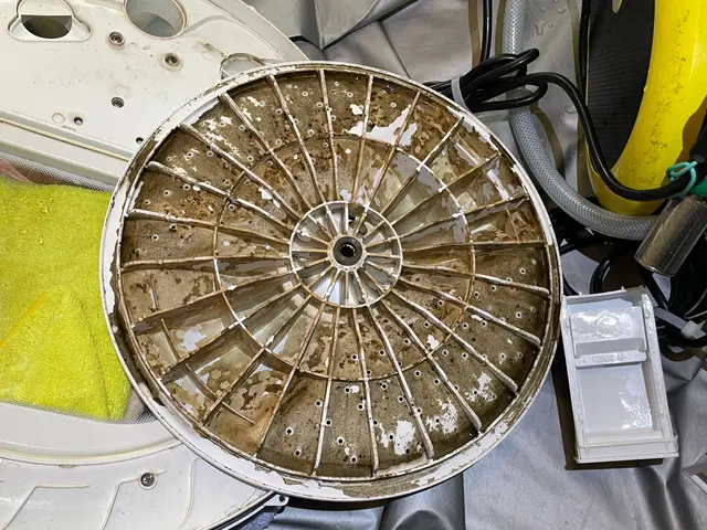 ▲カビ・黒カス汚れを徹底洗浄！縦型分解洗浄実績多数ございます！まるひろサービスの画像