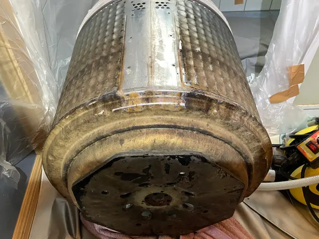 ▲カビ・黒カス汚れを徹底洗浄！縦型分解洗浄実績多数ございます！まるひろサービスの画像