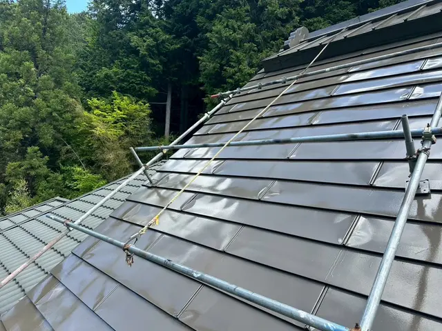 トタン屋根塗装工事サービスの画像