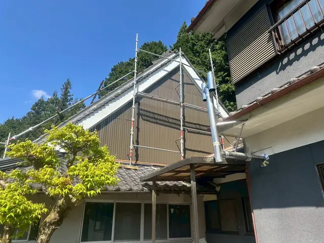 トタン屋根塗装工事サービスの画像