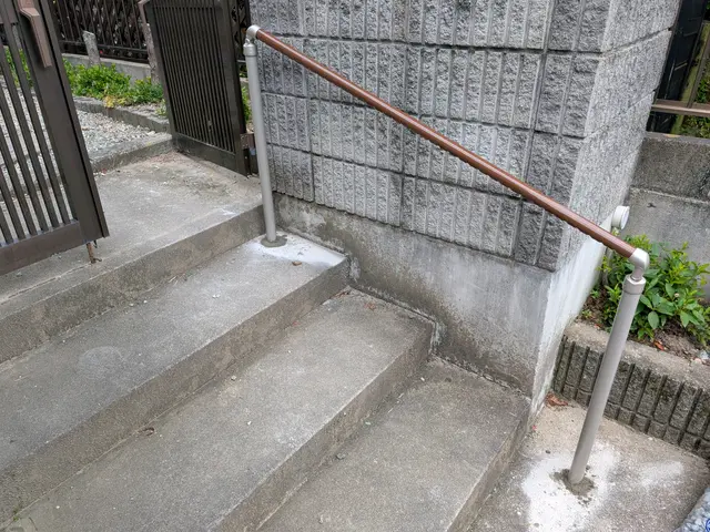 〈公的介護保険申請可能〉手すりの取り付けサービスの画像