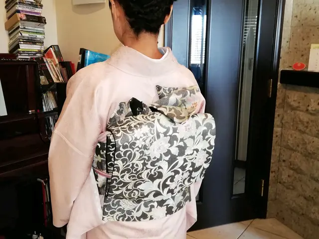 着崩れせず、楽なお着付をさせて頂いてます。ヘアセット込み、国家技能検定着付1級。