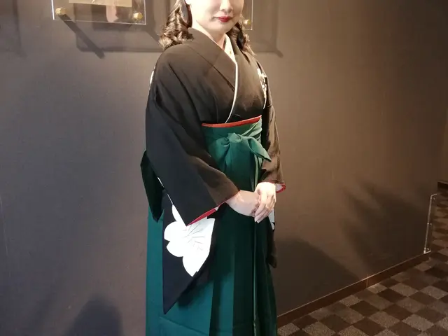 着崩れせず、楽なお着付をさせて頂いてます。ヘアセット込み、国家技能検定着付1級。