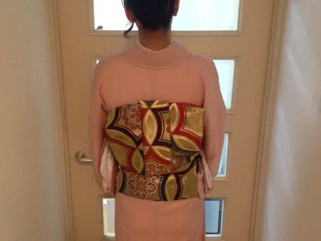 着崩れせず、楽なお着付をさせて頂いてます。ヘアセット込み、国家技能検定着付1級。