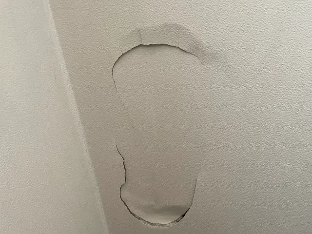 壁の穴・凹みの補修サービスの画像