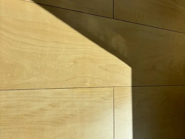 フローリング！建具！アルミ！お引越しなどで傷ついた補修お任せ下さい。サービスの画像