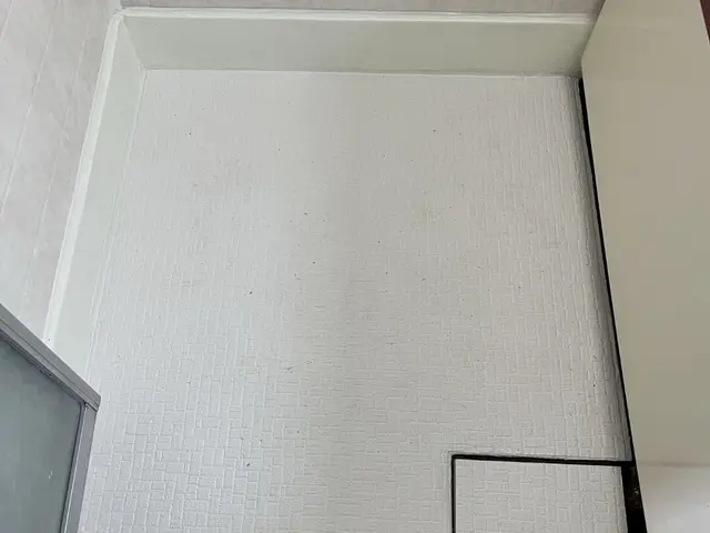 ひんやり浴室床に！汚損床に！ヒートショック対策・転倒防止に！お風呂の床シート施工サービスの画像