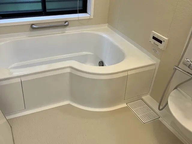 ひんやり浴室床に！汚損床に！ヒートショック対策・転倒防止に！お風呂の床シート施工サービスの画像