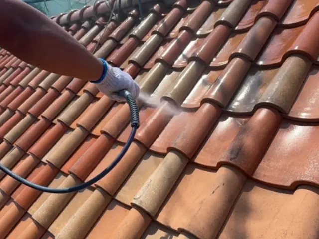 ・セメント瓦塗装 | 長持ち20年を目指す屋根メンテナンスサービスの画像