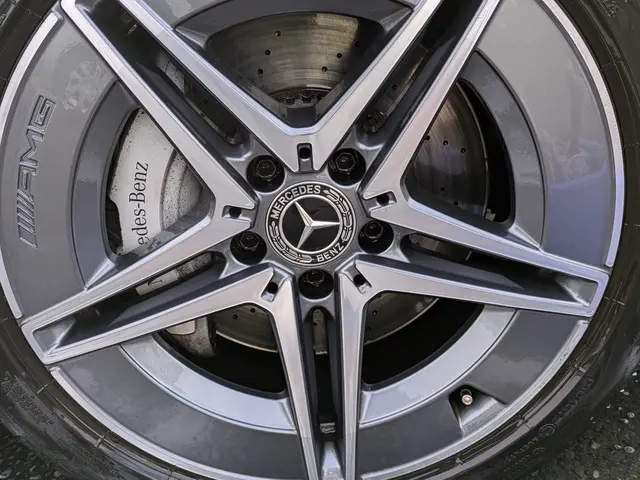 ​「純水×特殊溶剤×技術が生み出す、深淵の艶。愛車を、買ったあの日以上の感動へサービスの画像