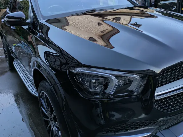 ​「純水×特殊溶剤×技術が生み出す、深淵の艶。愛車を、買ったあの日以上の感動へサービスの画像