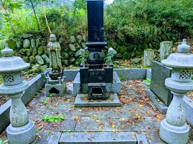 《墓石クリーニング》お値打ち価格にてお墓を真心こめて徹底洗浄！！サービスの画像