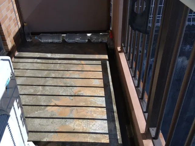 高圧洗浄使用して汚れたバルコニーをキレイに！サービスの画像