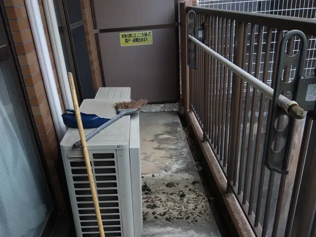 高圧洗浄使用して汚れたバルコニーをキレイに！サービスの画像