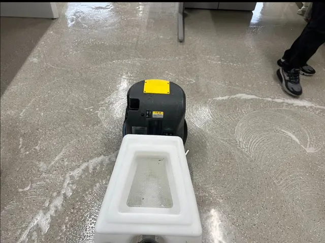 床洗浄・ワックスがけ（旧ワックスの剥離）サービスの画像