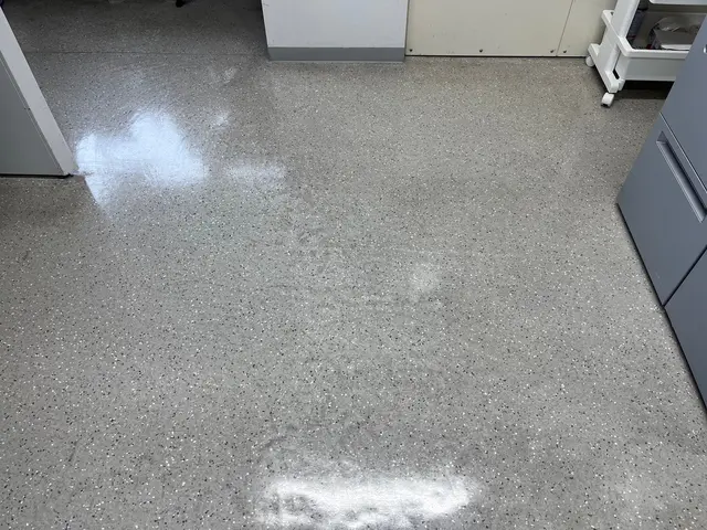 床洗浄・ワックスがけ（旧ワックスの剥離）サービスの画像