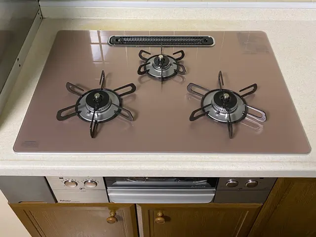 【GSS登録店】油汚れを綺麗に落としてからの取り付けです。処分台込になります！サービスの画像