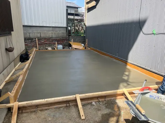 外構工事　駐車場土間、庭の土間のコンクリート施工　ガレージハウスプレハブ組立可能サービスの画像