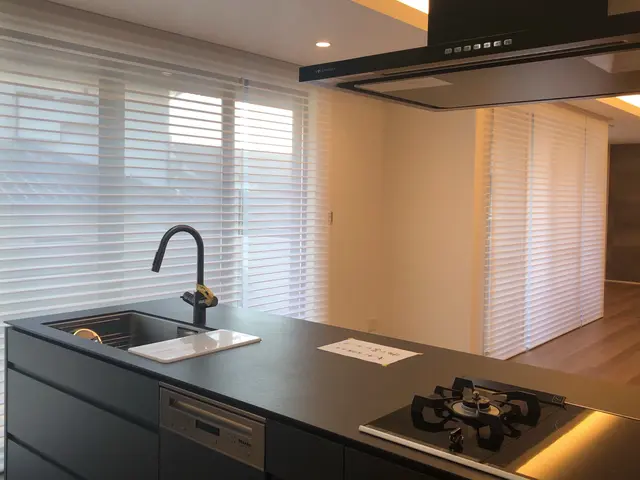 【窓装飾専門店】HunterDouglas等、海外製品の取り付けも可能サービスの画像