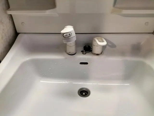 業歴15年の実績◎明朗会計◎損害保険加入済※収納内底板の漏水補修も相談可能です！サービスの画像