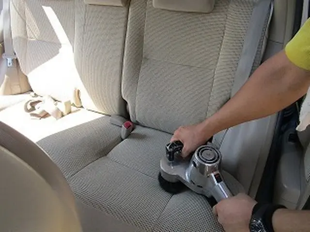 【丁寧な対応◎】車内クリーニング、アルカリイオン水でキレイにいたします。サービスの画像