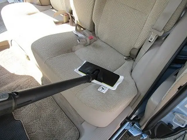 【丁寧な対応◎】車内クリーニング、アルカリイオン水でキレイにいたします。サービスの画像