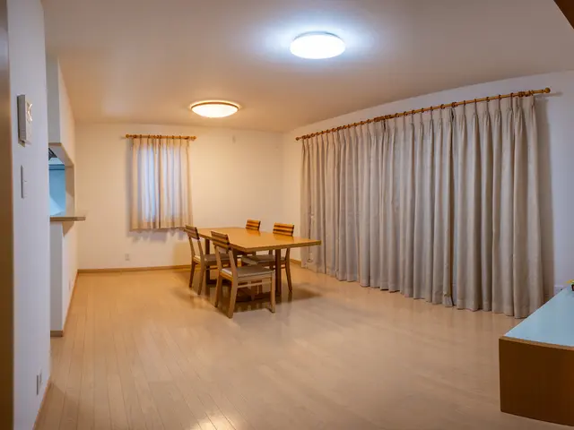 入口の印象と店内の安心感が伝わる、店舗・会社写真を出張で撮影します