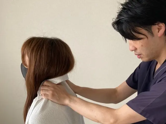 【国家資格者】肩こり、腰痛、ゆがみ、辛さetc対応！矯正お任せ【施術ベッド持参】サービスの画像