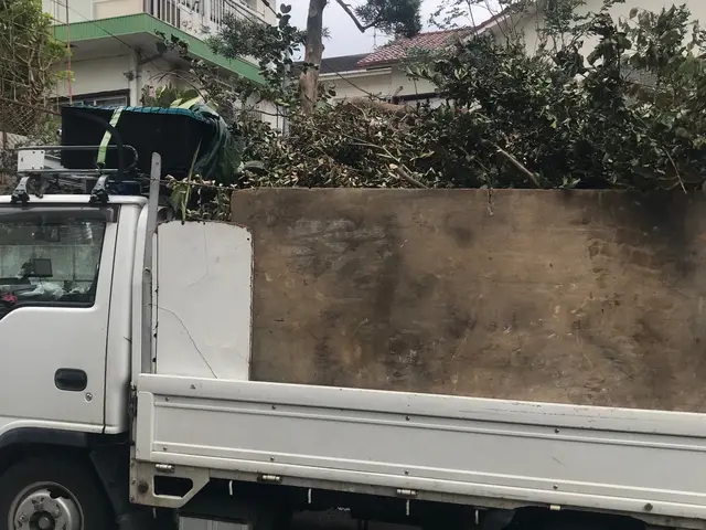 10/3〜作業可能日。不用品・（金属、木材、紙他）回収可能！他店で断られた物等サービスの画像