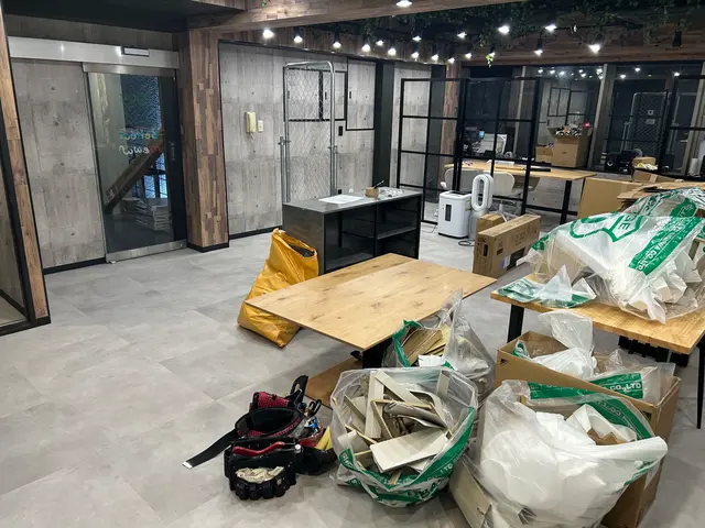 既存の床を綺麗に！　木目や石目調などさまざまなデザイン・材質をお選び頂けますサービスの画像