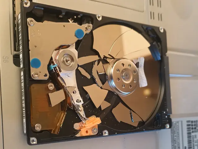 パソコンのハードディスクを破壊して廃棄しますサービスの画像