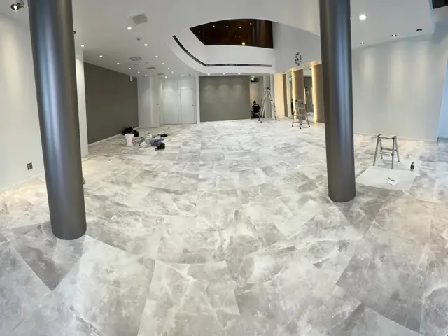 CFの他にもフロアタイル・タイルカーペットも施工可能です！サービスの画像